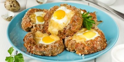 Karbanátky trochu jinak: Masová hnízda s vejcem vypadají efektně a doma zmizí ze stolu během pár minut