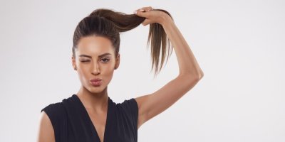 Husté a silné vlasy nejsou jen otázka genů: Kadeřnice přísahá na masáž hlavy, výživová poradkyně na omega-3