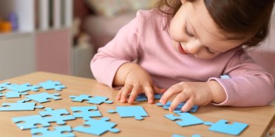 Nemocné dítě doma? 10 jednoduchých aktivit, které ho zabaví a vám dají chvíli klidu