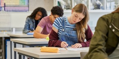 Přijímačky 2026: Termíny, zakázané pomůcky i testy zdarma. Velký přehled pro rodiče