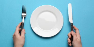 Vyzkoušejte den i víc bez jídla, půst má zdravotní benefity. Výživová poradkyně vysvětluje, jak na to