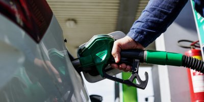 Kde natankovat levněji? Pomohou mobilní aplikace i běžné navigace