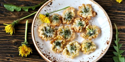 Pampelišky smažené v těstíčku: Jednoduchá jarní pochoutka z květů, které běžně přehlížíme