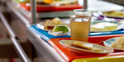 Hygienici měřili cukr ve školních nápojích. Každý třetí nevyhověl. Nejvyšší hodnota cukru byla téměř sedminásobná