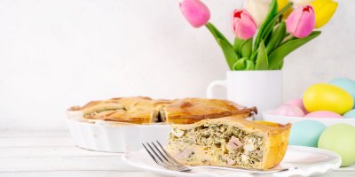 Italové ho pečou na Velikonoce. Sytý slaný koláč s ricottou a šunkou zasytí celou rodinu