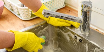 Ocet, jedlá soda a kyselina citronová: Levné trio, které při úklidu často nahradí drahou chemii