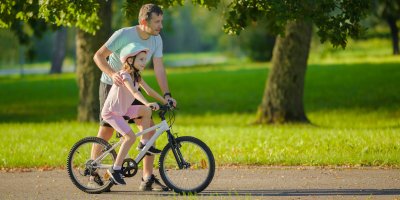 Jak vybrat dětské kolo? Trendem jara 2026 jsou lehká kola Woom, Beany, Rascal, ale i Btwin z Decathlonu
