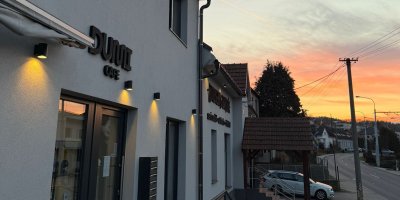 „Na začátku mi půjčil bratr, táta to odpracoval po práci.“ Devatenáctiletý kluk si otevřel kavárnu ještě před maturitou