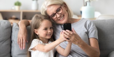 „Mám i svůj život.“ Moderní babičky už nechtějí jen hlídat. Chtějí žít po svém, popisuje odbornice