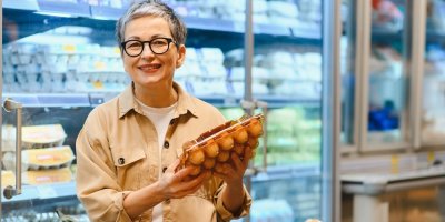 Nejlepší slevy z letáků od 25. 3.: Nepropásněte mléko za 7,90 Kč, bílá vejce za 139,90 Kč a Kinder Surprise za 14,90 Kč