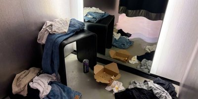 „Kdybyste viděli, co lidé nechávají v kabinkách, nevěřili byste,“ popisuje zkušenosti prodavačka z obchodu s oblečením