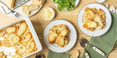 Stačilo pár starších baget a kousek sýra. Výsledek? Večeře, která porazí i chleba ve vajíčku