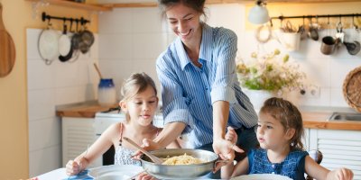 Večeře chceme jíst společně, ale hlavně rychle. Příprava často leží jen na ženách, ukázal průzkum