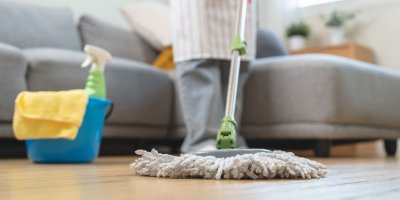 Jak často vytírat a proč méně může být více. Odbornice poradí, kolik je tak akorát