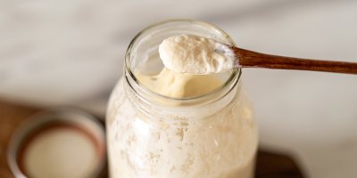 Kváskování je trend: Lidé si kvásek pojmenovávají, berou ho na cesty a sdílí jeho fotky na sítích