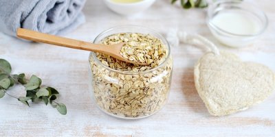 Ovesné vločky dokážou s pletí doslova zázraky. Dokonale ji zklidní a hydratují podobně jako drahé krémy