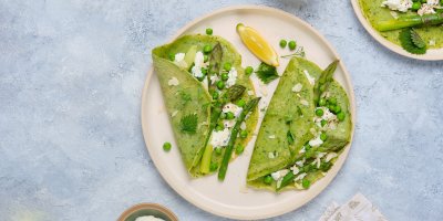 Než kopřivy posekáte, udělejte z nich oběd: Slané palačinky s chřestem a sýrem