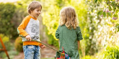 „Nesmí to bolet ani ponižovat.“ Jak mluvit s dětmi o pomlázce a velikonočních zvycích, radí psycholožka