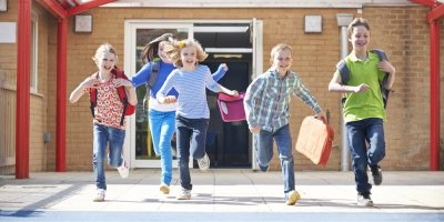 Letní prázdniny začnou letos dřív, už v pátek. Co ale školní družiny, ptají se rodiče?