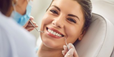 To, co jíte každý den a v jakou dobu, má na zuby větší vliv než pasta z reklamy