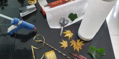 Jak vyrobit doma lampion? Stačí krabička od sýru a pečicí papír