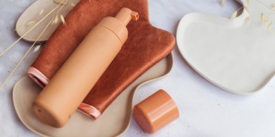 Test samoopalovacích pěn: Nejlevnější z drogerie za 119 Kč překvapila, rozdíly jsou hlavně v odstínu a výdrži