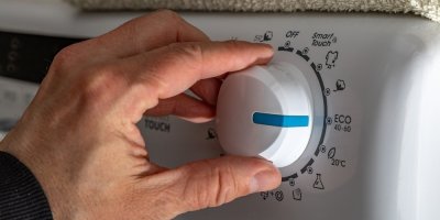 Pere čtyři hodiny, voda není horká, a přesto šetří. Eco program na pračce většina lidí používá špatně