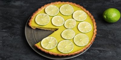 Recept: Limetkový koláč s krémovou náplní a křehkým korpusem