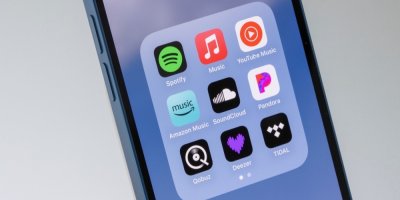 Spotify vs. Apple Music vs. YouTube Music. Srovnali jsme ceny a nabídku v roce 2026