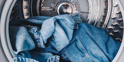 Co byste neměli sušit v sušičce? Seznam oblečení a materiálů, které nenávratně zničíte hned nebo postupně