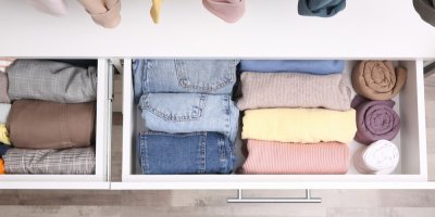 Lidé často uklízejí špatně. Metoda Marie Kondo doporučuje začít úplně jinak