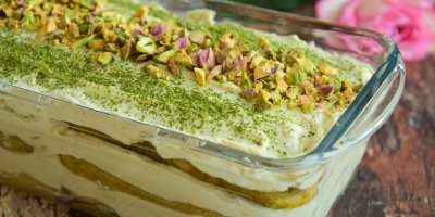 Matcha pistáciové tiramisu: Recept na domácí dezert, který v lednici dlouho nevydrží