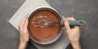 Čokoláda se snadno spálí i srazí. Cukrářka vysvětlila, jak ji správně rozpustit