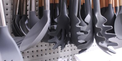 K čemu je díra ve špagetové naběračce? Není tam jen kvůli vodě