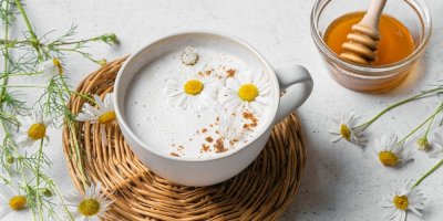 Heřmánkové latte je teď na sítích skoro všude. Až ho ochutnáte, dojde vám proč