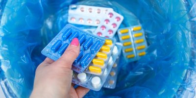 Každý pátý Čech vyhazuje léky do koše, častěji to dělají mladí. Víte, kam správně léčiva patří?