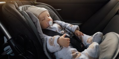 dTest varuje před dětskými autosedačkami. Některé mohou být nebezpečné