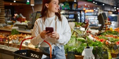 Nejlepší slevy z letáků od 22. 4.: Tahákem bude kilo kuřete za 49,90 Kč, špekáčky za 6,90 Kč a plato vajec za 129,90 Kč