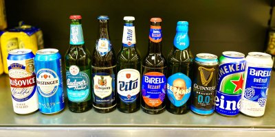 Velký průzkum nealkoholických piv. V chuti i složení jsou si blízko, přesto jedno vyjde na 9 Kč, jiné na 85 Kč