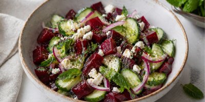 Recept na salát z červené řepy a okurky: Svěží kombinace s citronovou zálivkou