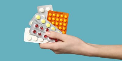 VELKÉ SROVNÁNÍ: Léky proti bolesti a který si na co vzít. Lékárnice radí, co na bolest hlavy a další bolení