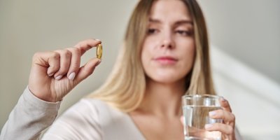 Lidé věří, že omega-3 „rozpustí“ náš žaludek. Pozor na virální video s polystyrenem, radí lékárnice