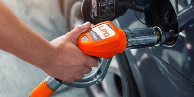 Jezdit výrazně levněji? Přestavby na LPG a CNG stále lákají řidiče, vyplatí se jen někdy, upozorňuje technik