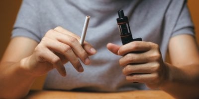 Narodili jste se po roce 2008? Pak si v Británii legálně nezapálíte. Nikdy