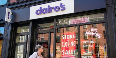 Pamatujete obchody Claire's, které u nás zavřely loni? Dluhy je teď položily i v Británii a Irsku