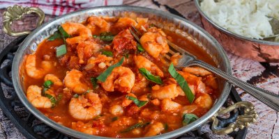 Recept na krevety v pikantní rajčatové omáčce s rýží basmati