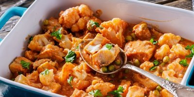 Indické rybí kari z tresky: Recept s květákem, hráškem a kokosovým mlékem