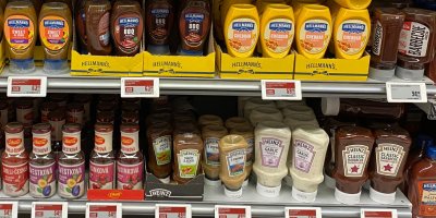 Srovnali jsme BBQ omáčky ze supermarketu: Nejlepší složení překvapivě měla i ta nejlevnější