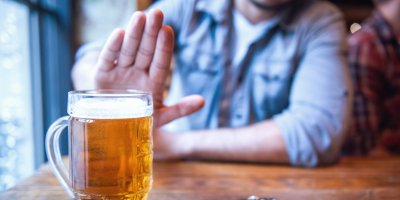 Jedno pivo může v těle zůstat několik hodin. Výpočet ukazuje rozdíly podle váhy i pohlaví
