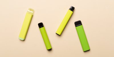 E-cigarety čekají změny. Od července skončí část příchutí a změní se obaly